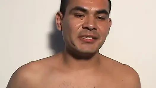 Cewek rambut pirang toket besar dan dua pria sange lagi asik seks threesome biseksual