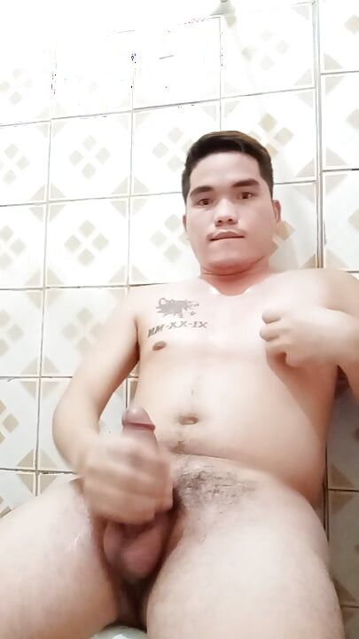 Jerking off before taking a shower🚿