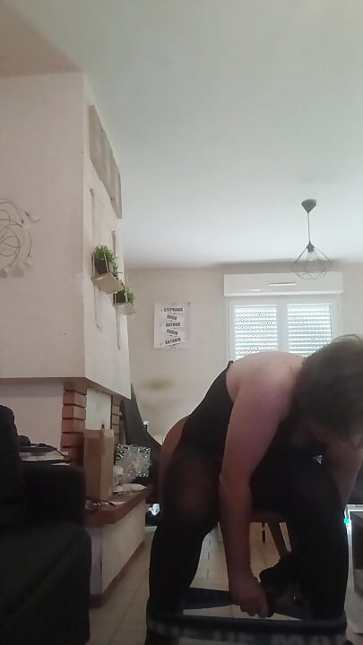 Self bondage, cumshot