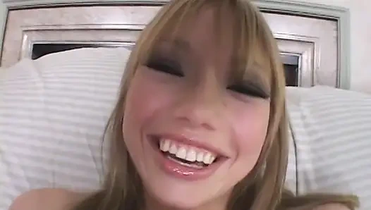 Memek cewek seksi rambut pirang lagi asik ngentot