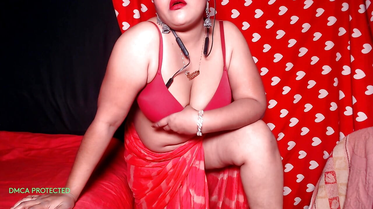 Indian mommy hard press juicy big boobs