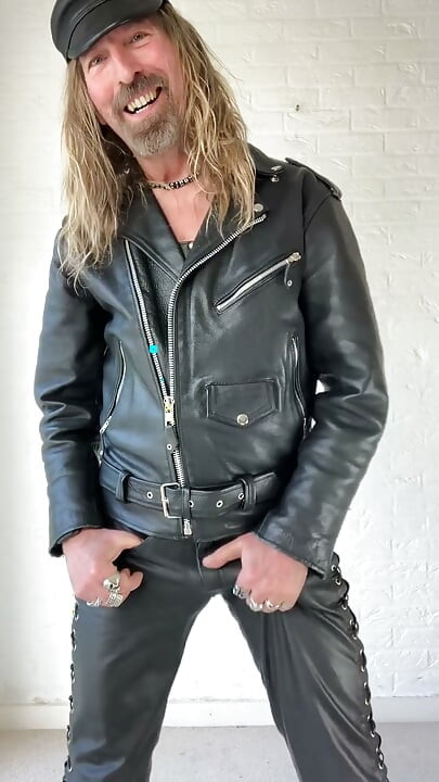 Longhairdude in Full Leather Wanks and Cuts