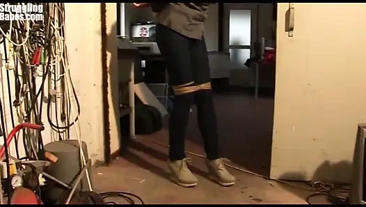 Steffi ipte sıkıca sarkıyor