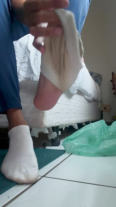00 sweaty feet, wet socks
