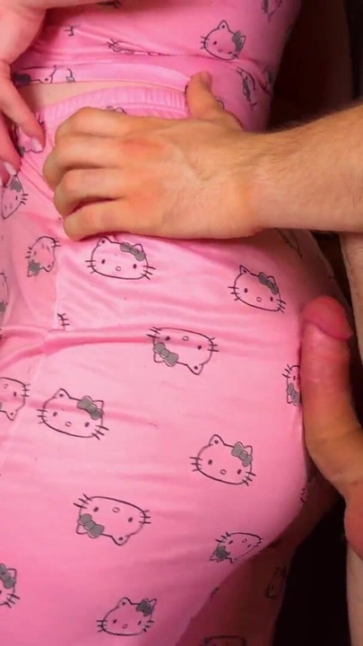 Utfordring til CUM før forretningsmøtet (1 minutt). Stesønnen CUMS umiddelbart på StepMom's Hello Kitty-pyjamas | Klipp 2