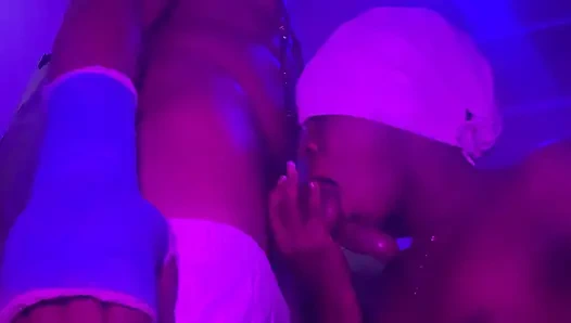 Грязная толстушка, чернокожая тинка делает лучшие губы с присоской DFSL крупным планом в любительском видео