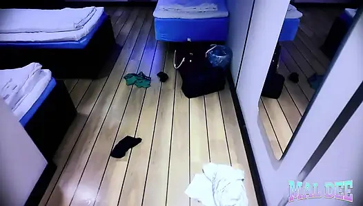 Ferry pramugari nakal selingkuh sama pramugari diam-diam sambil memutar kehamilan