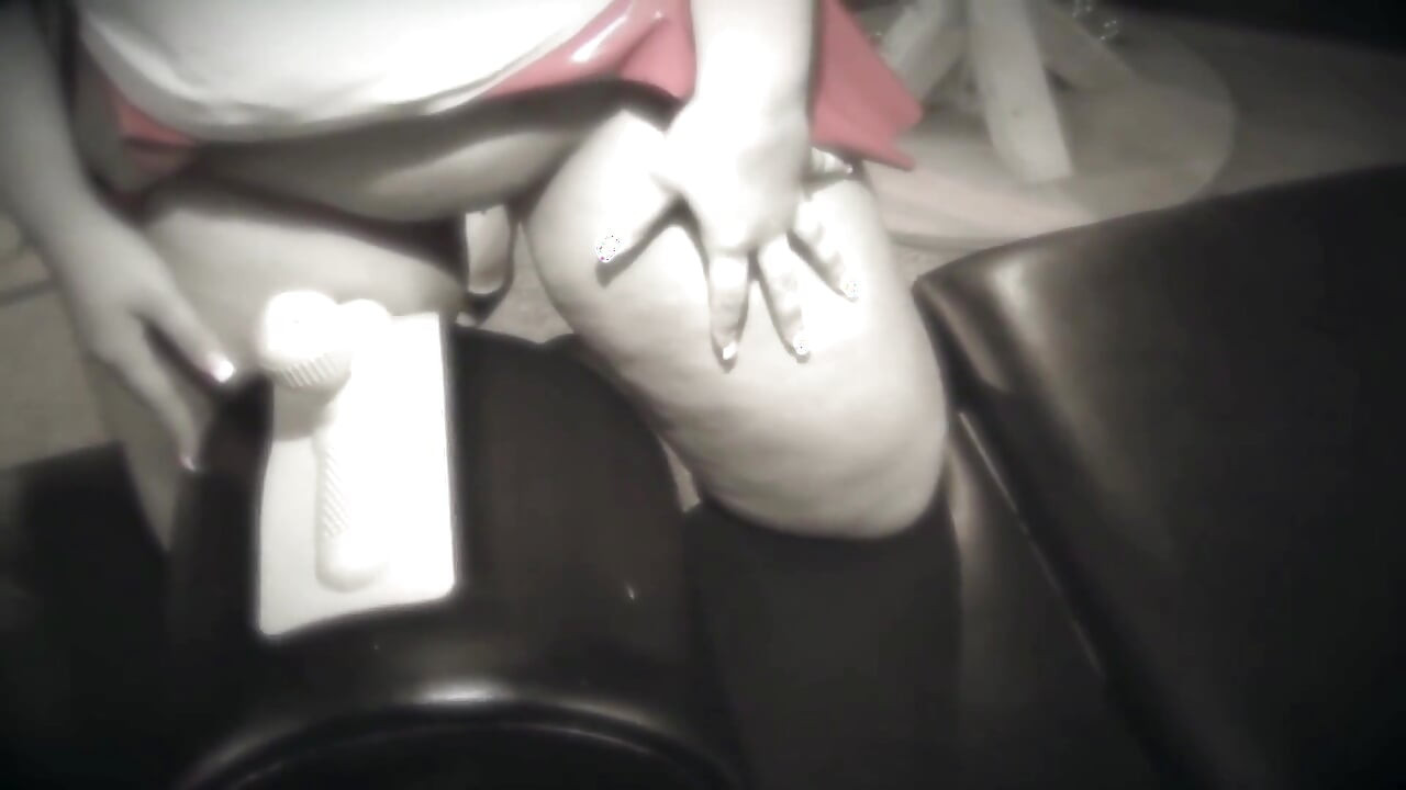 Morena perforada le encanta masturbarse en sybian