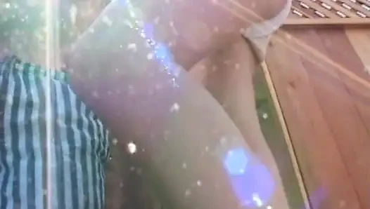 Blonde und brünette MILfs in wilder fußfetisch-orgie