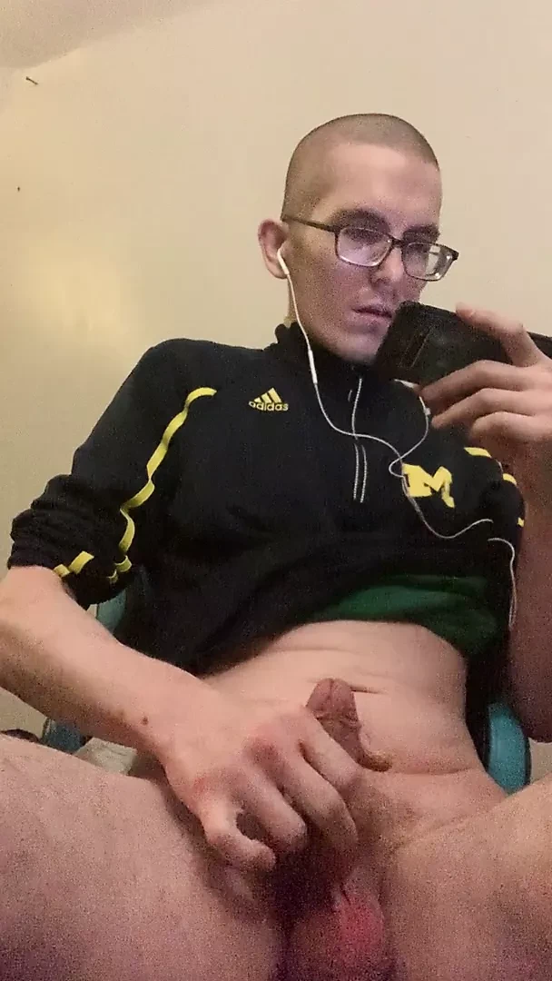 Denzel James masturbates while watching porn