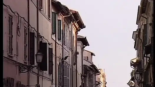 Johnny pompino lagi asik ngentot memek di pinggir kolam renang sambil menggoda