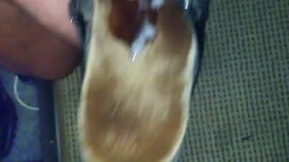 Chupando sandálias de secretária