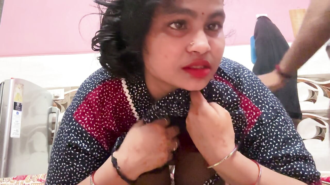 Desi Wife Wakes up Horny - Husband Fucks Her Before Breakfast. Hindi Video