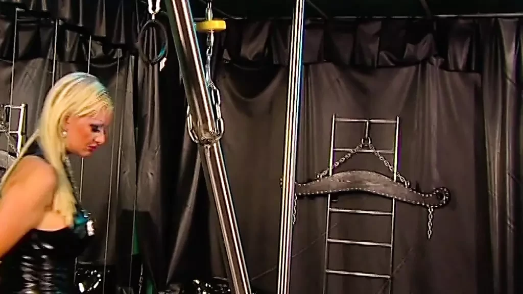 Alemana dominatrix bdsm hardcore esclavo
