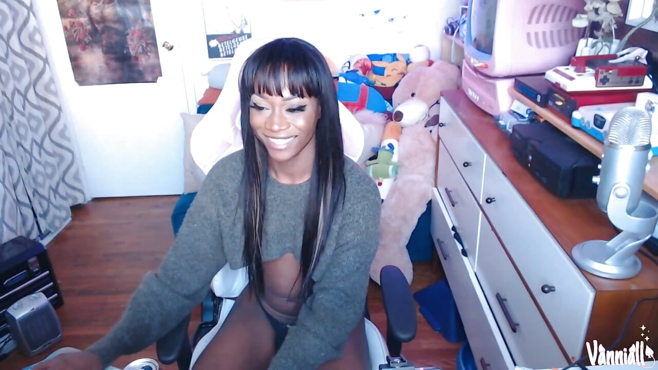 Gooning My Huge Tgirl Dick to Cum on My Face - Vanniall Edging Her BBC to a Thick Self-facial - Full Camshow