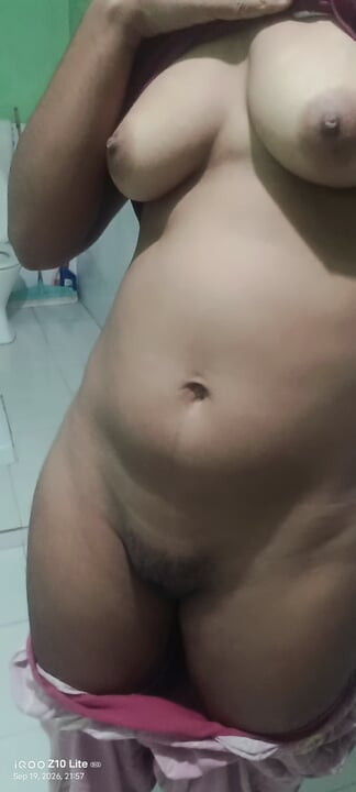 谁的鸡巴够硬，能浇灭我骚逼里的火