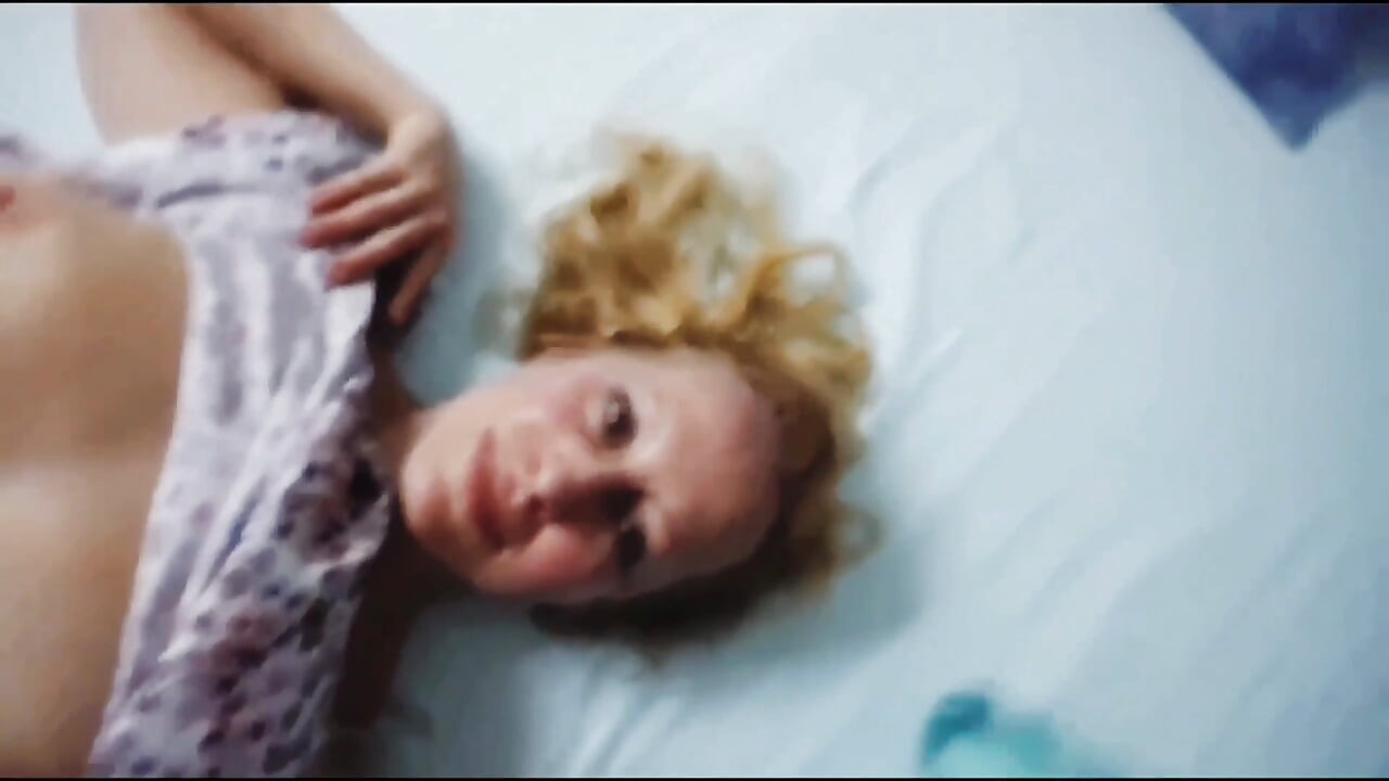 Selena's spontaneous sex games during break