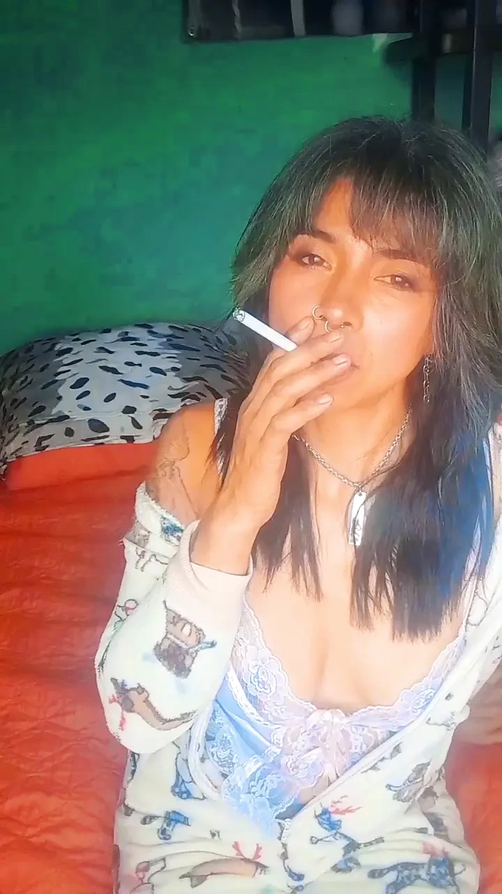 Casia Castro - smoking,homemade