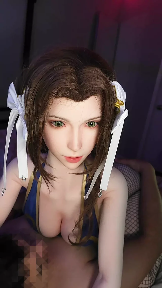 Aeriths rides VIP guests until they cum in Chun-Li Cosplay (7th heaven special)