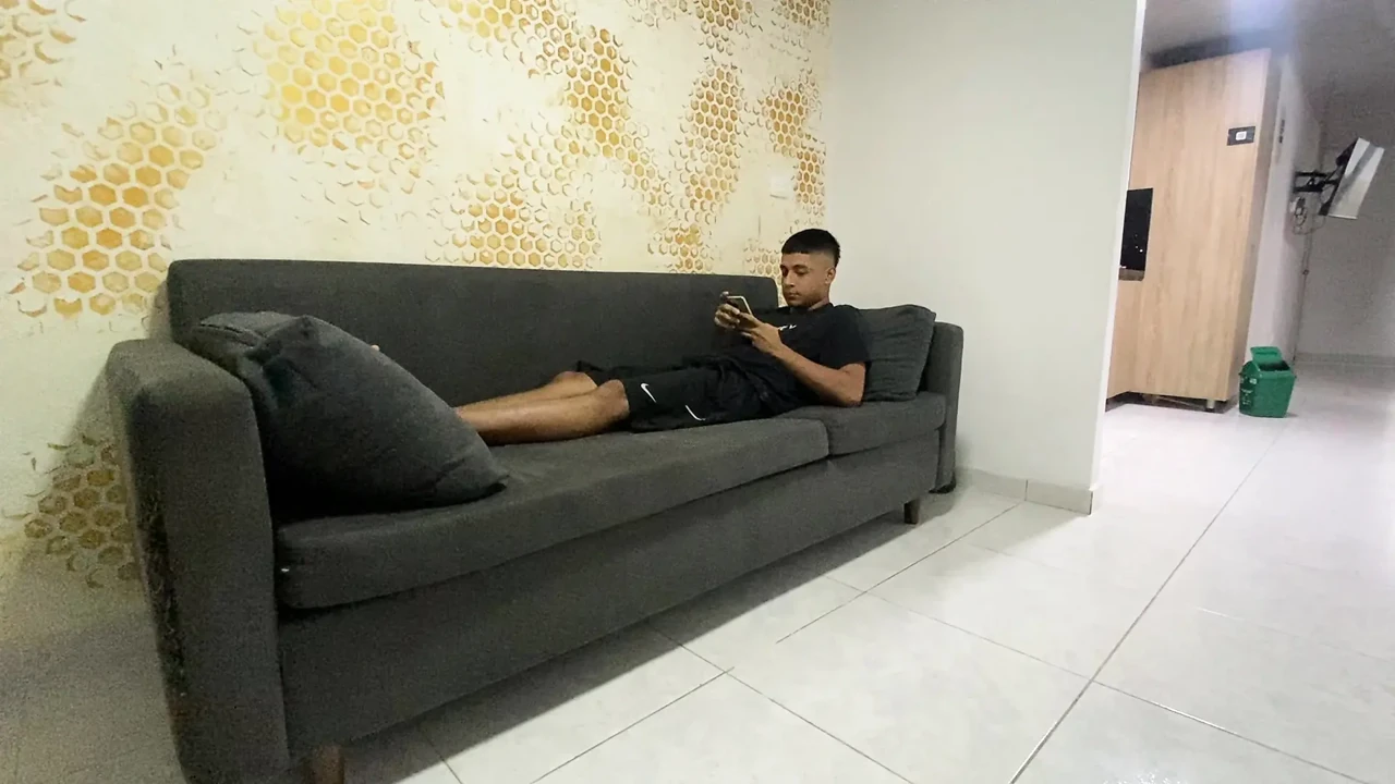 This beautiful skinny girl gets horny and looks for me to fuck her and eat my whole cock at home.