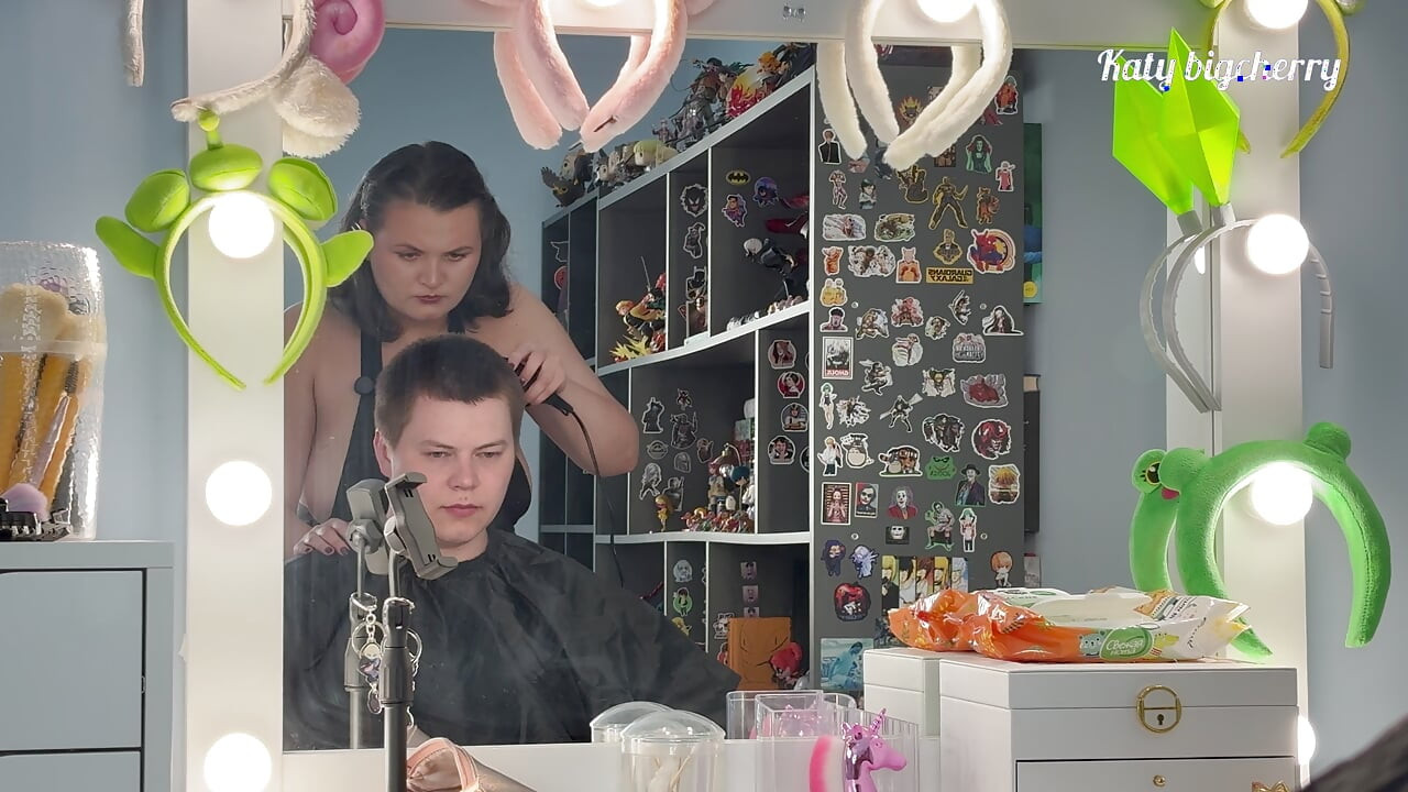 Stepmom hairdresser let me jerk off and fuck her