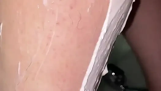 Kıllı bacaklar tıraş oluyor yakın çekim