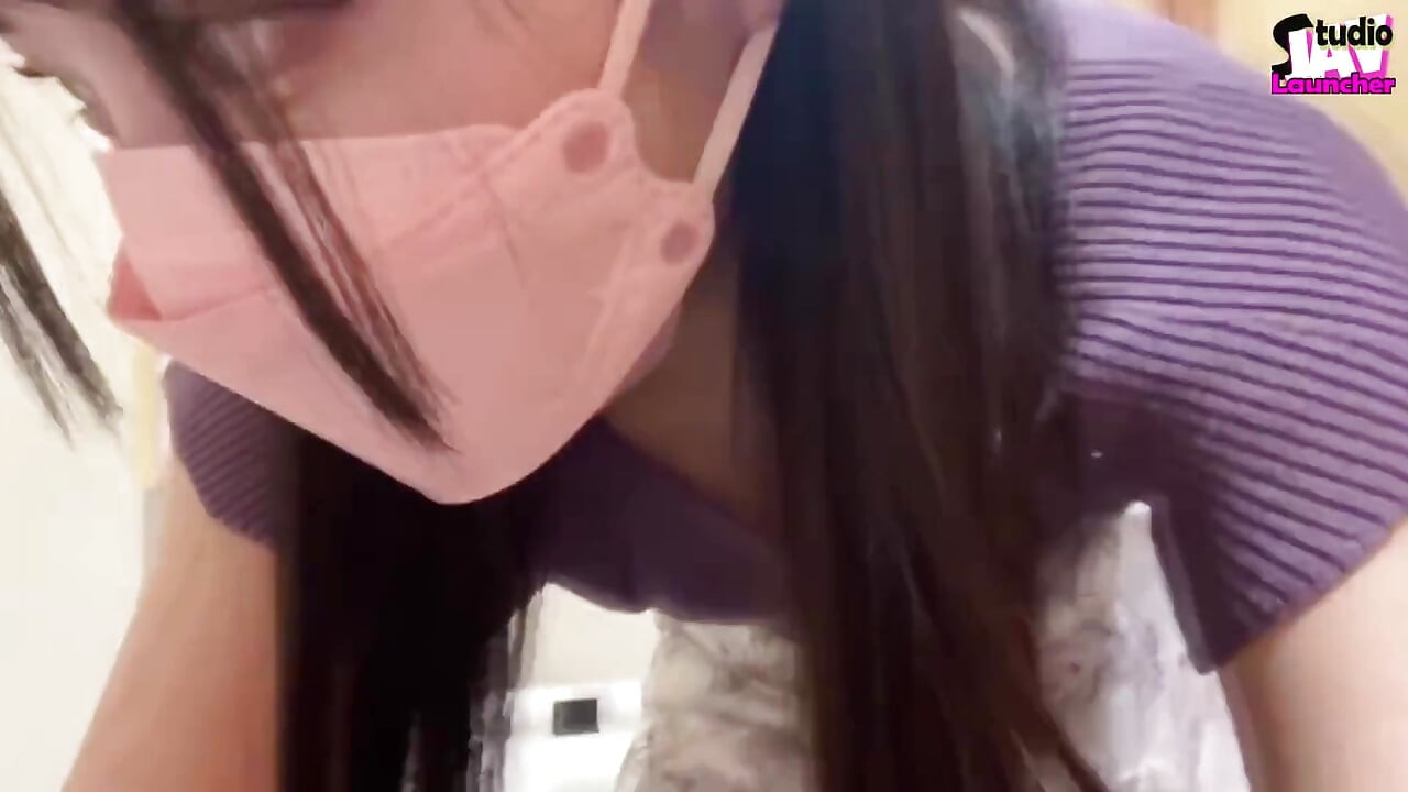 Self-play - a True Ona-girl Records Her Quiet Peak on a City Walk Chapter-1