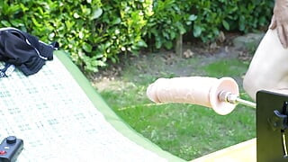 dildo machine openlucht