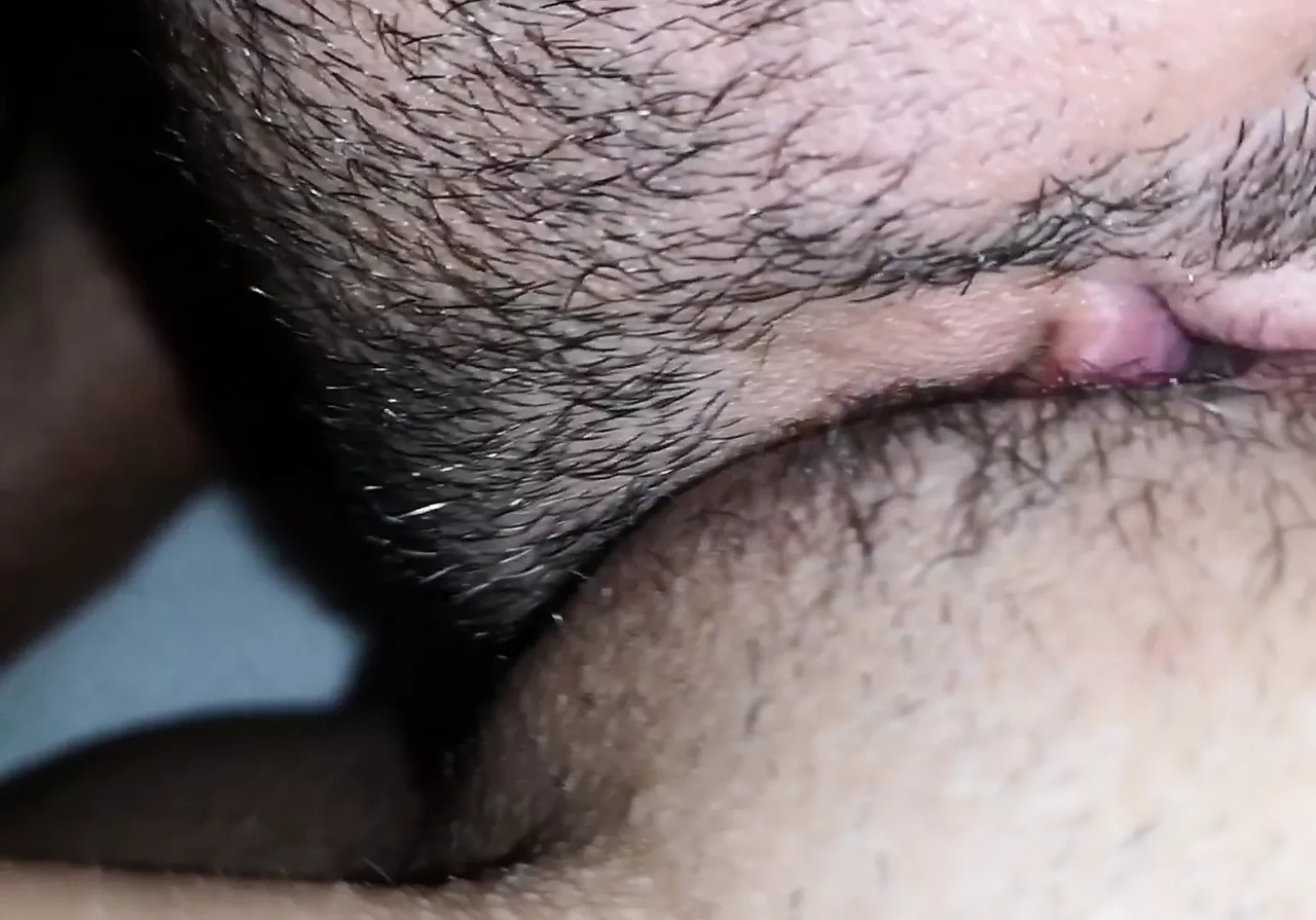 邻居！意大利荡妇我打电话给我的邻居让我舔我的阴户