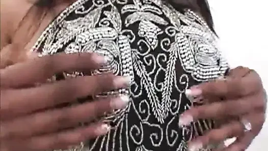 Cewek latina seksi suka kontol besar di mulut... Crot di mulut