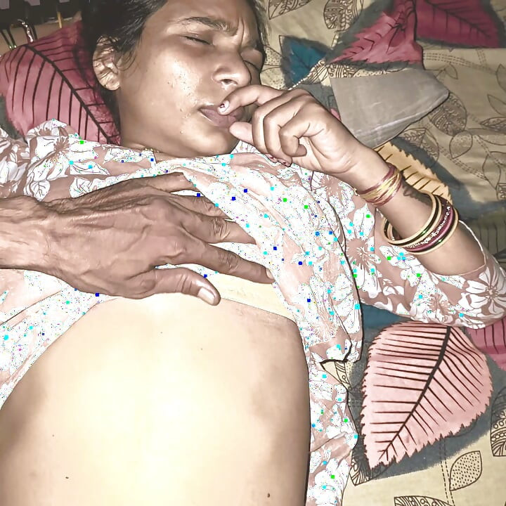My long cock swelled and became hard. Seeing her chic pussy, I was squeezing my cock. She was secretly looking at me and was laughing.