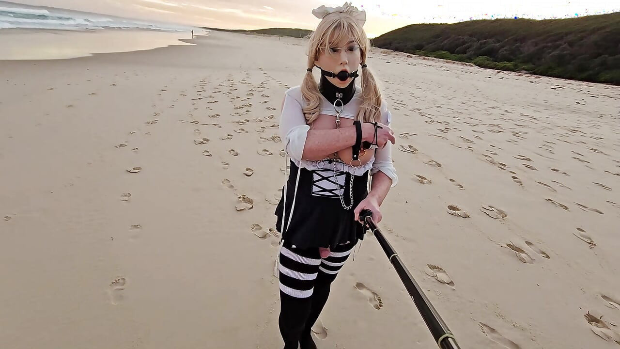 Sissy-zimmermädchen am fkk-strand - zweiter besuch (bearbeitet)