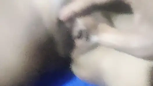 Stieftante zeigte ihrem stiefvater ihre muschi und bekam es massiert