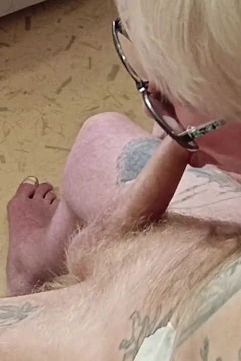 Stepmom Came and Jerked off and Sucked My Dick