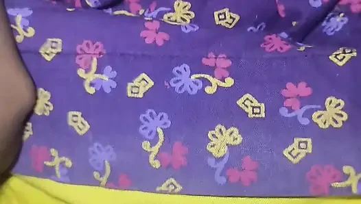 Ateşli evli kadın kocasının erkek kardeşiyle odada sikişiyor