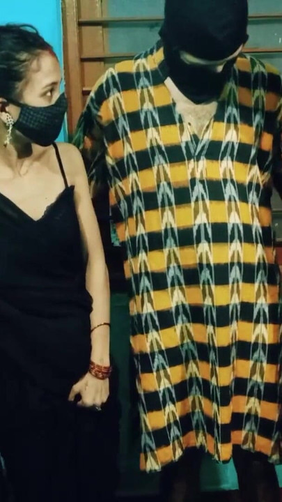 2人のBhabhiファックといたずらなDevarとハードセックス、Bhabhiは処女ティーンDevarneBhabhikoChoda Gharpeにファックを教えるトリプルxビデオ | クリップ 1