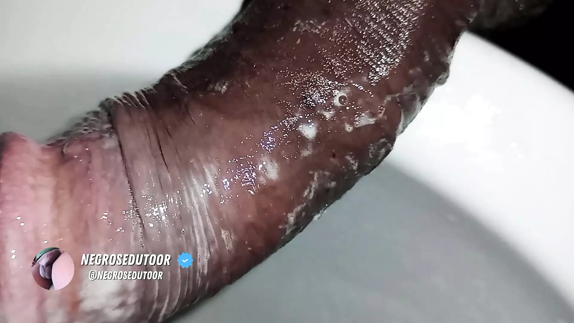 口ひげが私のペニス全体を溶かしました
