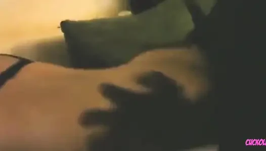 Tante seksi ini dientot sama pria lain atas ijin suami