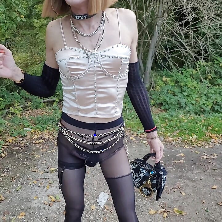 Exhibit P🚗U B L I C en Pute on a Parking Lot in the Forest, at La Faisanderie 91. Fanciful Tights, Thong [4sep25] Meet CoKiiNE! VaneSsaBiTCHx