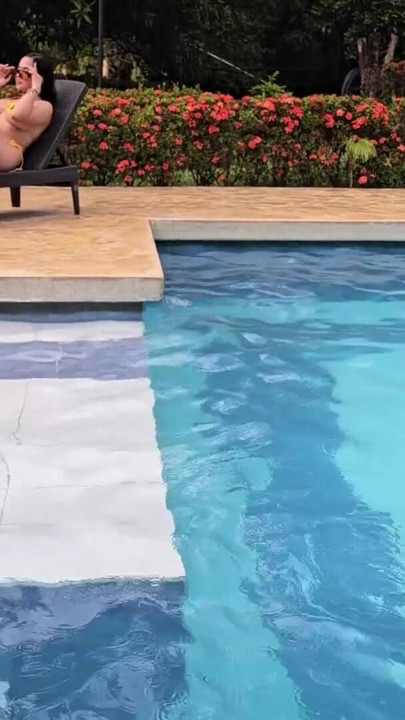 Mariana bikin yeri dan raul dobel penetrasi di kolam renang saat hujan deras | Klip 1