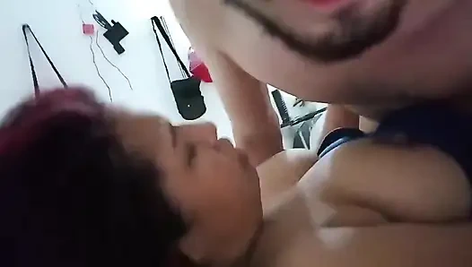 Kız arkadaşın ABD'de sevgililer gününde komşuyla sana böyle bir video gönderirse ne yapardın?