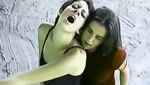 Страстные крошки-брюнетки лижут и пальцами до взрывоопасных оргазмов