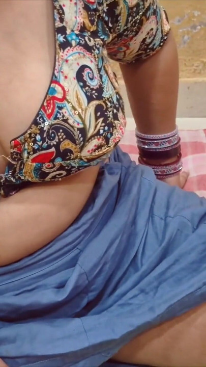 Indian hot Chachi ki badi Gand | Clip 1