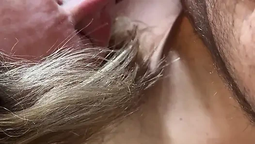 Пара начинается с мастурбации, затем дева глотает порцию спермы