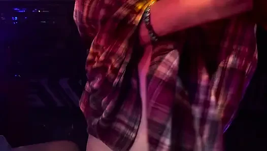 Creampie larut malam untuk pria yang lebih muda