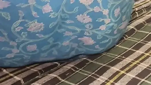 Desi Priya Bhabhi Give Footjob and Blojob Handjob Vum in Mouth