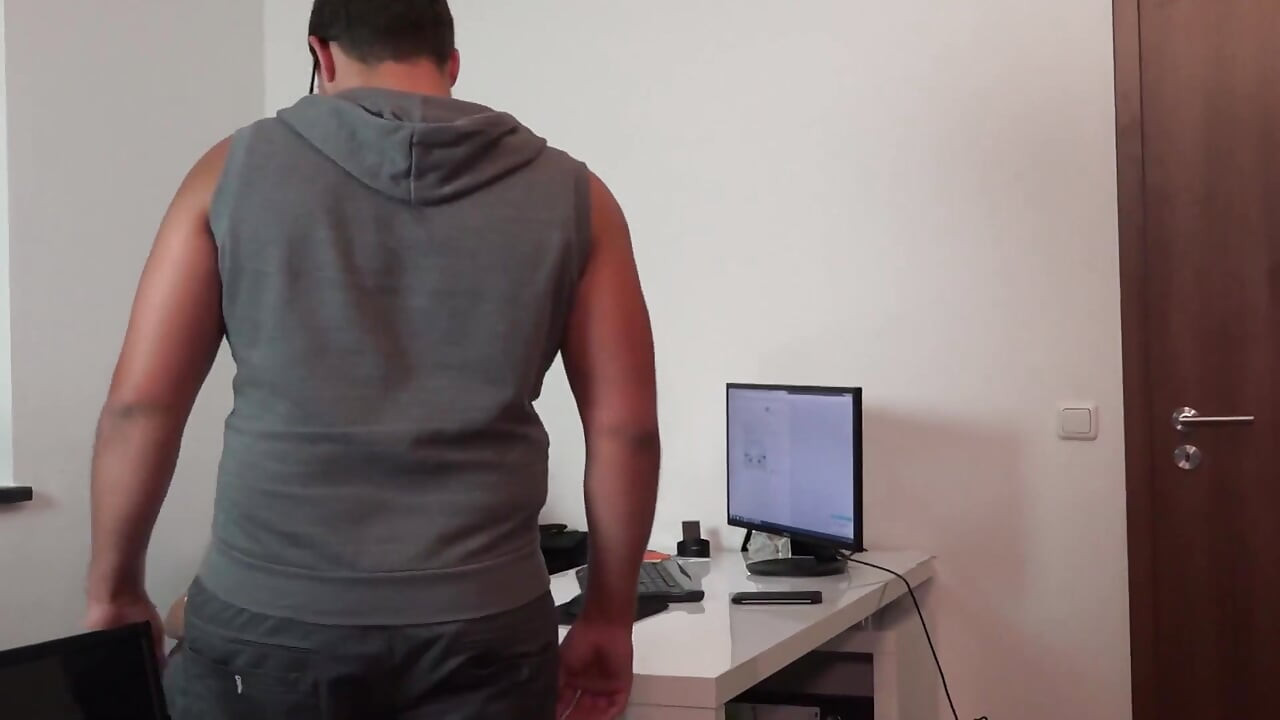 Сосущая член французскую даму трахают и покрывают спермой