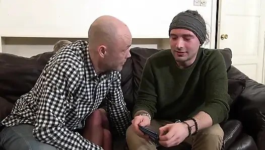 Грязная сцена-1 грудастая попастая милфа-блондинка Tara Spades трахает своего пасынка дома