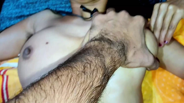 Bhabhi's pussy is very juicy, it was fun having sex for the first time, small pussy, big cock, desi girl bhabhi sex