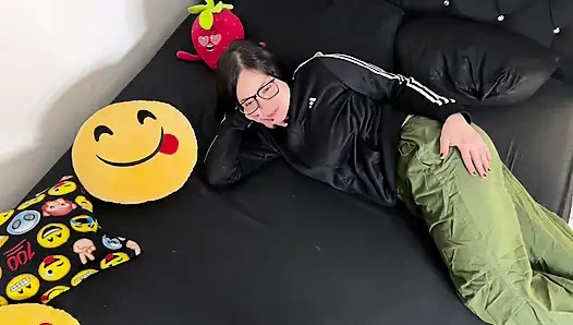 Üvey Kuzenimle Alışverişe Çıkıyoruz Ve Sonra Bana Böyle Geri Ödemek Istiyor.